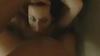 تفريق أردافها من أجل جماع صباحي عنيف