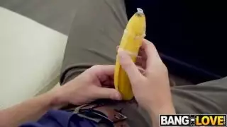 أم عريضة الصدر تغوي ابنها لفيلم جنسي عائلي صريح