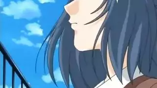 يده على فخذها، مستعدة لمتعة xxx