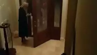 فتى البيتزا ينضم لعلاقة ثلاثية ثنائية الجنس من أجل جنس شرجي قوي