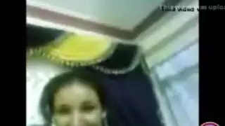 عربية ساخنة تنيك شرجي عنيف وتلعب بالثدي من عميل