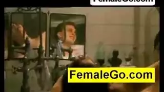 الانضمام للنخبة: جنس جماعي جامح في ملهى ليلي مشهور