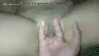 مراهقة تلمس فرجها المبلل قبل أن تمارس الجنس