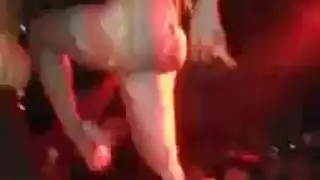 لعق شرجي صريح: عاهرة صينية تخدم المؤخرة بلسانها