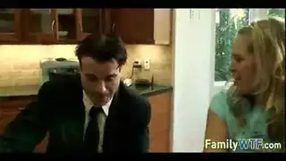 ثلاثية سحاقية سوداء: لعق وهمسات شهوانية