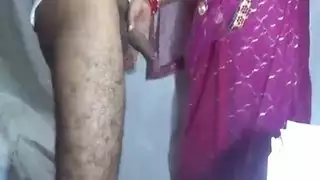 سحاقيات يستخدمن قضيباً صناعياً بعنف