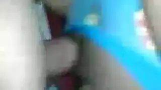 يقلع الكيلوت وهي نائمة