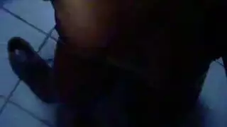 مدفوعة إلى الحد: سوسي في جنس جماعي قاسٍ