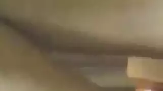 ميلف مثيرة تخلع بنطالها الكاكي وتستمني وحيدة في كل غرفة