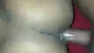 ممارسة جنس مجهولة في سيارة مع مراهقة نحيفة وأثدائها الجميلة