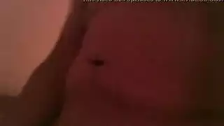جسد يوري العارضة يُعجب به بينما يحصل وجهها على اهتمام إباحي
