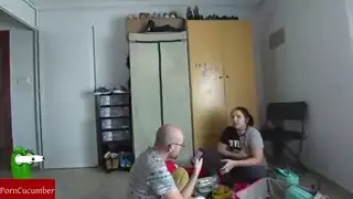 شاب يصور بنات عريضات في شارع