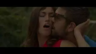مص قاسي: جوليا تأخذ قضيب جون بالكامل