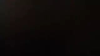 عاهرة شقراء تقدم خدمة فموية لعضو موسيقي صلب