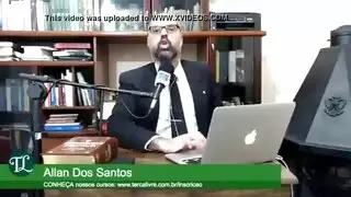 دعا الرجل الأصلع عاهرة شقراء ساذجة إلى منزله الضخم ، لامتصاص قضيبه الصلب