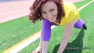 إيلاج إصبع في المؤخرة وأكل كس على مقعد المرحاض