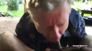 أصلع يضرب أثداء صديقته الآسيوية في جنس ثلاثي مثير