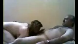 رجل خمسيني ينيك حيونات سكس