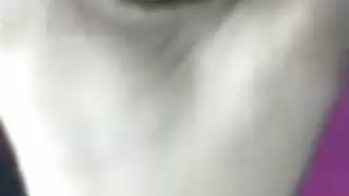 ام تطلب من ابنها مساج وبعدين ينيك