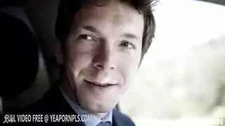 فتاة صغيرة تأخذ قضيبًا كبيرًا في كل وضع جنسي