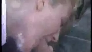 جنس علني محفوف بالمخاطر: جلسة إباحية ساخنة للزوجين في الخارج