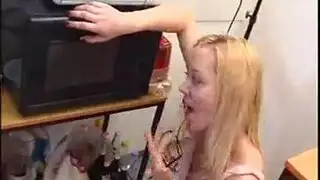 مراهقات عاهر يتدربن للسباق مع مشاهد صريحة بين الفتيات