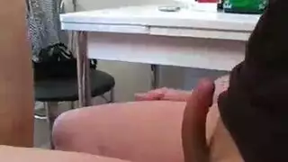 حركة شرجية شديدة: ضخ عنيف في طيز ناعمة