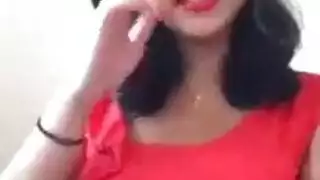 ستفري خصيتيك لشحن رصيد هاتفها المحمول