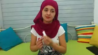 arab webcam porn: veiled slut dances and teases with her wet pussy