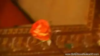 آنا بيرل العاهرة تُهيمن عليها في مشهد إباحي قاسي