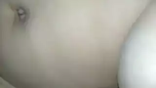 مقاطع إباحية: ثدي كبير وطيز ضخم يثيران الشهوة