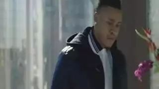 يدخل عليها سكرانه