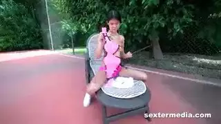 شابة ضيقة ومنقوعة: بورنو قوي مع كس مراهقة