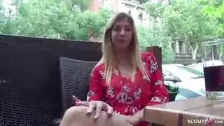 مؤخرة مثالية وفتحة ضيقة للعاهرة الشقراء