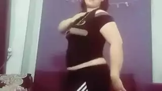 منظور الرجل مع عاهرة عربية محترفة: رقص بالي جامح يؤدي إلى نكاح صريح