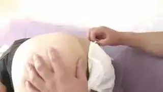 مصمصة نهود بنت صغيرة