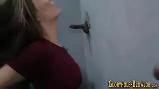 نائب رئيس حار يمارس الجنس مع فم في ثقب المجد في مشهد إباحي