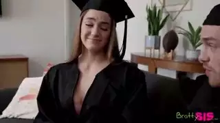 شهوة محرمة أخوة يمارسون الجنس سراً في غرفتهم