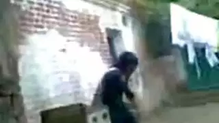 إباحي مجاني: أخوات ممتلئات الصدر في ثلاثي حمامي مثير