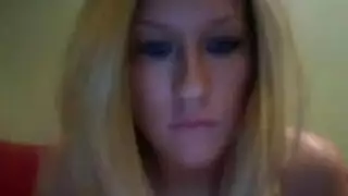 ضعف القضيب: فتاة سكرى تستمتع بحفلة مضاجعة ثلاثية جامحة