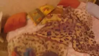 سمراء مثيرة، سيندي تبذل قصارى جهدها لإرضاء رجلها في فيلم إباحي صريح