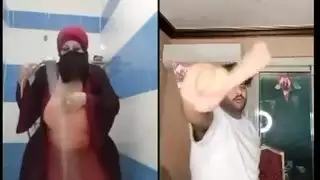 زب اسود مع نهود كبيرة