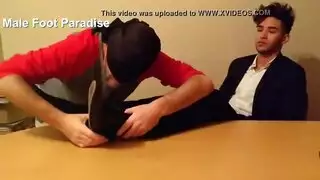 عمود ضخم يصدم فتحتها الضيقة في جلسة إباحية حميمة