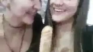 كولومبية بثدي ضخم تمص وتحصل على مني على وجهها